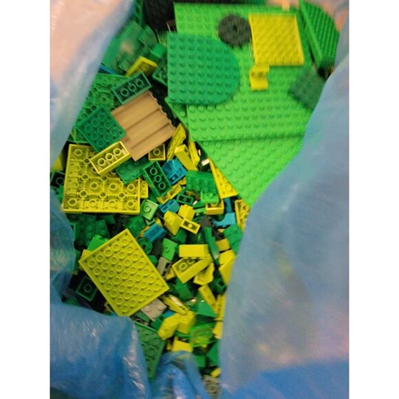 4 Lbs Green Mix Assorted Lego Pieces - Picture 2 of 3
